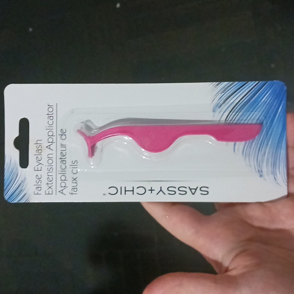 Sassy+Chic False eyelash extension applicator